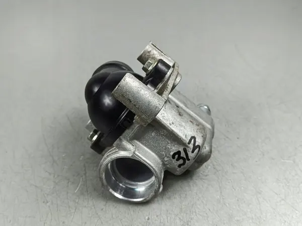 2018 Mitsubishi Eclipse Cross Boîtier de thermostat FOB54774 image 4