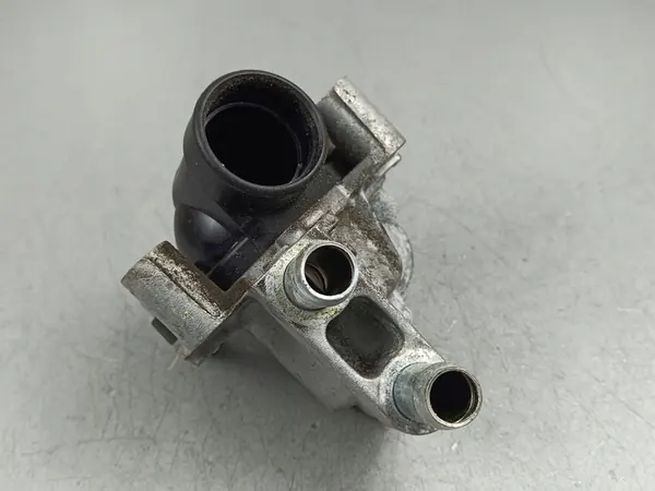 2018 Mitsubishi Eclipse Cross Boîtier de thermostat FOB54774 image 6