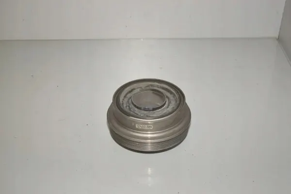 Kampiakselin hihnapyörä OEM 8579927 BMW F40 2.0L Diesel image 2
