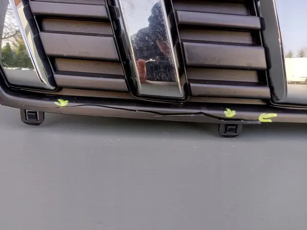 Suzuki Vitara III Front Grill 2018- OEM 72121-86R0 image 5