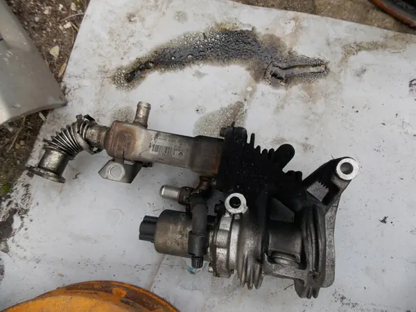 Válvula EGR Renault Nissan Opel 1.9DCI 1.9DTI OEM 43002731 image 2