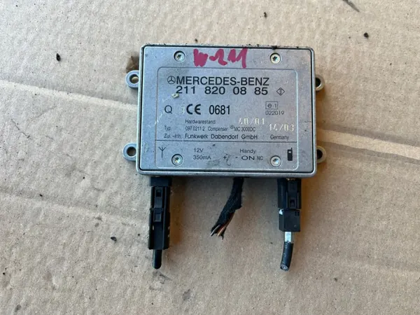 Mercedes-Benz antenneversterker OEM 2118200885 image 2
