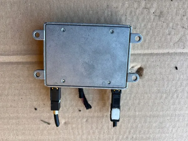 Mercedes-Benz antenneversterker OEM 2118200885 image 3