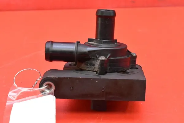 Vattenpump Opel Ampera-E 13592753 image 6