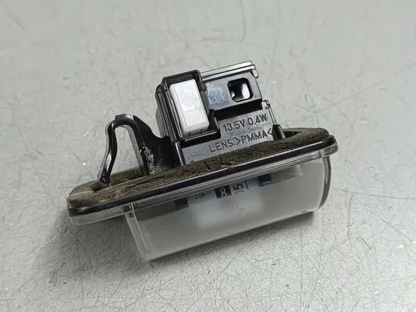 Feu de plaque Subaru Forester OEM FOB54952 image 3