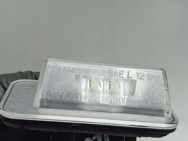 Feu de plaque Subaru Forester OEM FOB54952 image 5