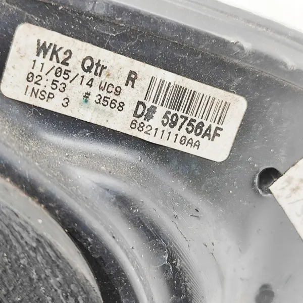 Ventana trasera derecha usada OEM P68211110AA Jeep image 7