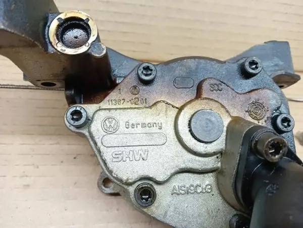 Olje Pump VW Golf VI Skoda Audi 1.4 TSI 03C115105Q image 6