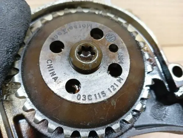 Olje Pump VW Golf VI Skoda Audi 1.4 TSI 03C115105Q image 7