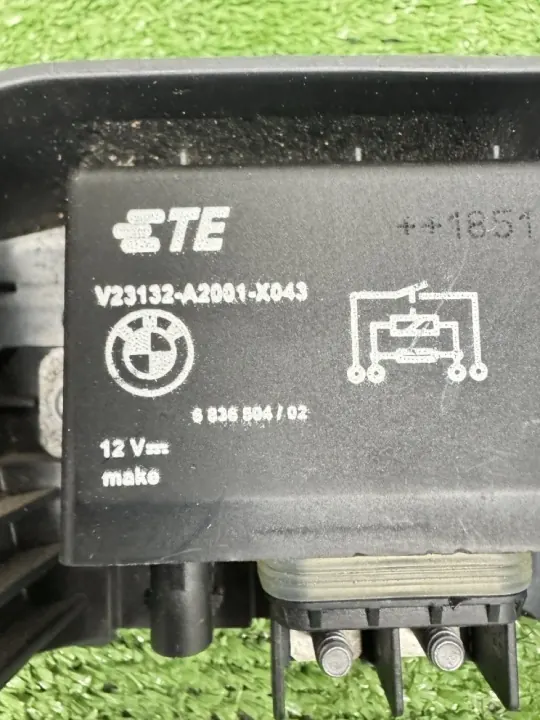BMW Kylarfläktrelä OEM 6836504 - Begagnad image 3