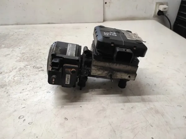 Pompe de suspension Citroen C5 II OEM 9654068680 image 4