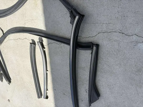 Mercedes SLK R170 Katto Tiivisteet OEM 1705450021VICZI image 3
