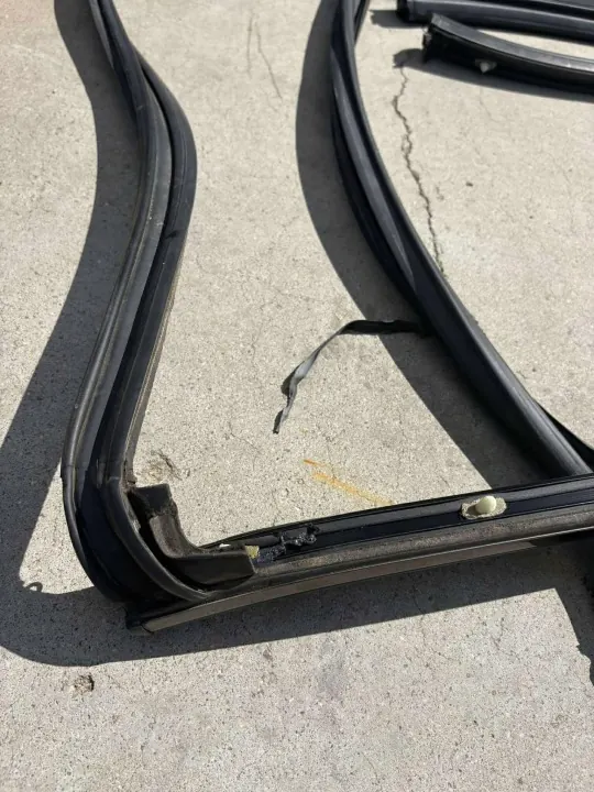 Mercedes SLK R170 Katto Tiivisteet OEM 1705450021VICZI image 4