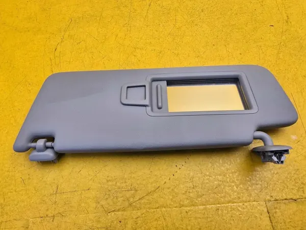Visera izquierda Audi A1 OEM 82A857551D image 2