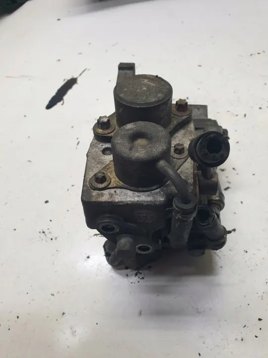 Bomba injeção Mitsubishi E3T01671 - Usada image 4