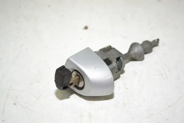 BMW E90 E91 Lock Insert Left Front Black Sapphire image 2