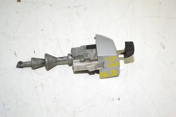 BMW E90 E91 Lock Insert Left Front Black Sapphire image 3
