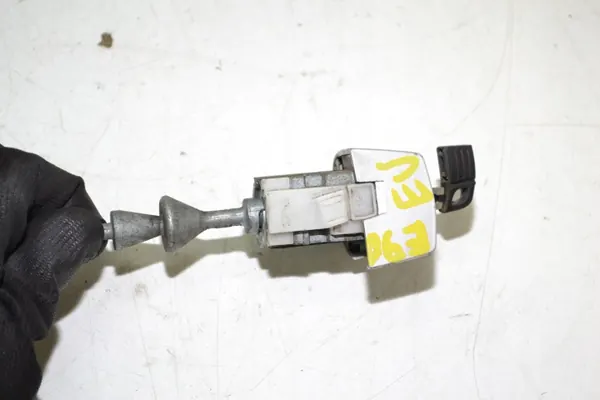 BMW E90 E91 Lock Insert Left Front Black Sapphire image 4