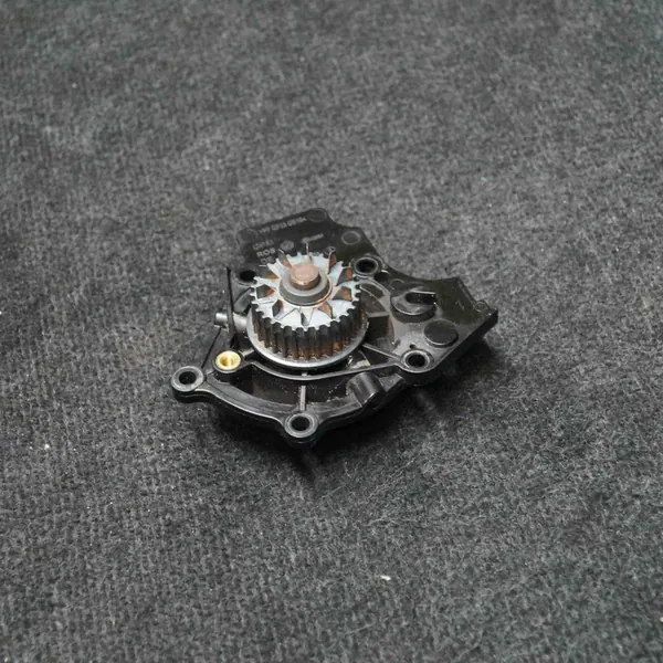 Vattenpump VW Golf VI 1.8L 2010 06H121008B image 2