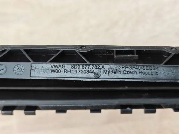 Junta techo solar derecho OEM 8D9877782A Audi A7 C7 image 3