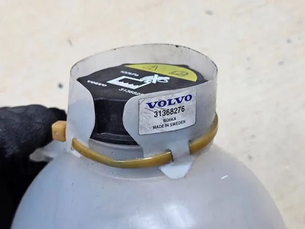 Uitzettank Volvo V60 D6 Hybride OEM 31368276 image 4