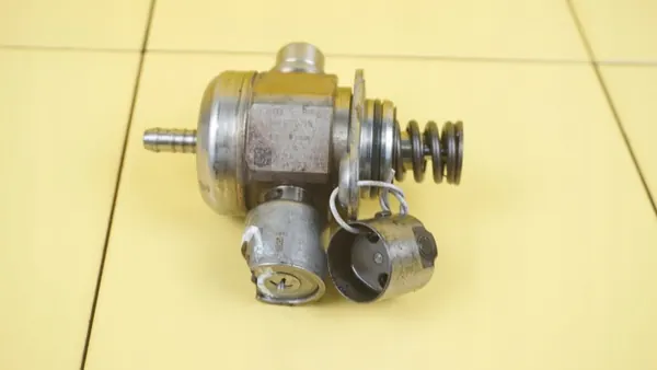 Polttoainepumppu OEM 06H127025N 1.8 TFSI 160hv image 3