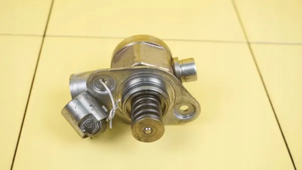 Polttoainepumppu OEM 06H127025N 1.8 TFSI 160hv image 4