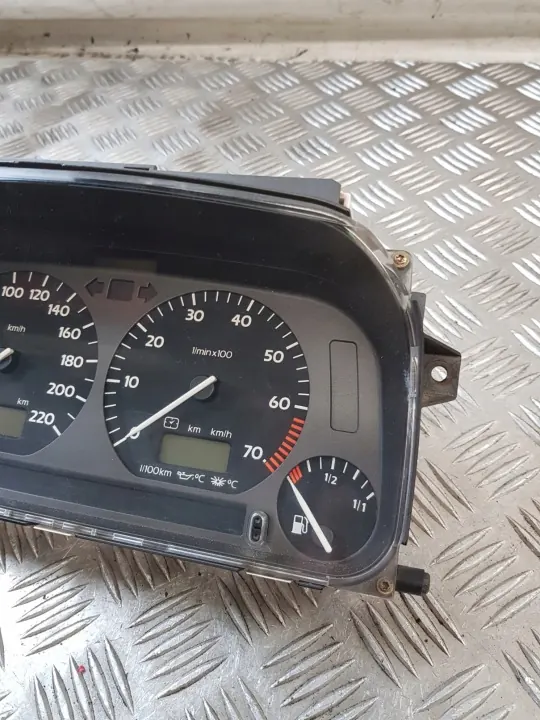 Compteur OEM 1H0919880A pour VW Golf III 1.8 image 7