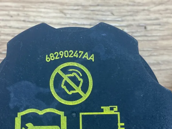 Bouchon de réservoir Jeep Wrangler JL 2018+ OEM 68290247AA image 3