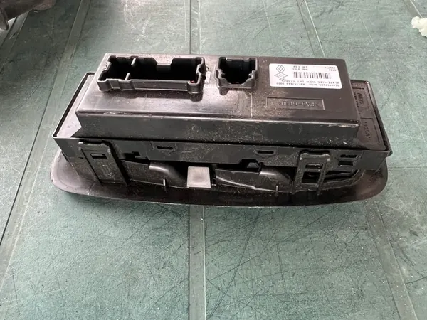 Linkes vorderes Fenster-Schalterpanel Renault Kadjar image 2
