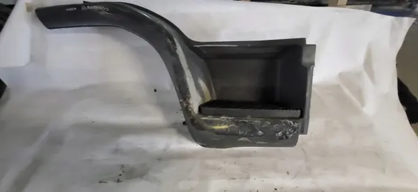 IVECO EUROCARGO Steg Höger Fram Stänkskärm OEM image 2