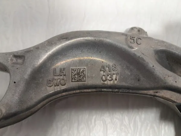 Audi A4 B9 Lift Sedan Etuvasen Jousitus OEM 8W0413031AA image 4
