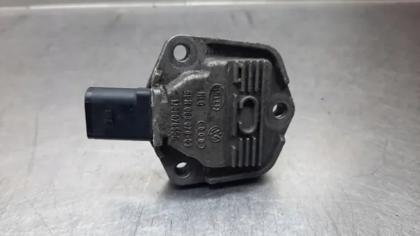 Capteur d'huile OEM 1J0907660C pour VW Passat B6 2.0 TDI image 2