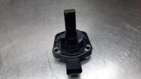 Capteur d'huile OEM 1J0907660C pour VW Passat B6 2.0 TDI image 3