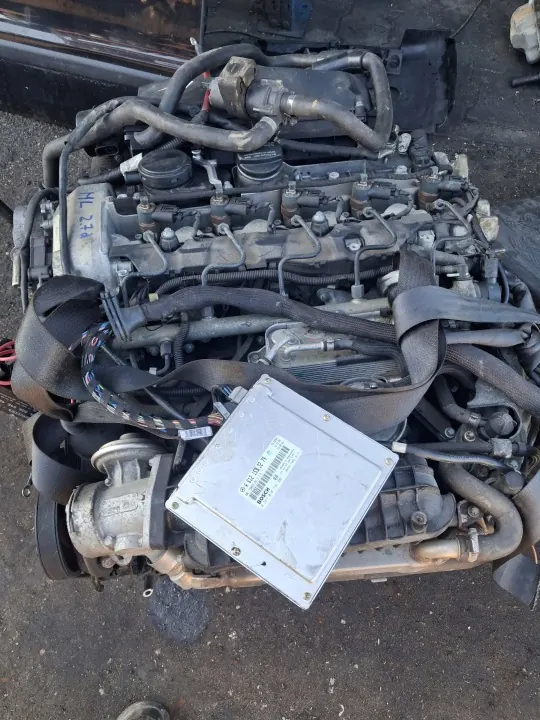Kokonainen Moottori Mercedes ML W163 2.7 Diesel OEM A6121533279 image 3