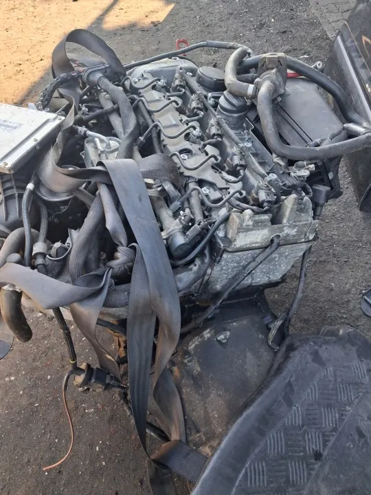 Kokonainen Moottori Mercedes ML W163 2.7 Diesel OEM A6121533279 image 5