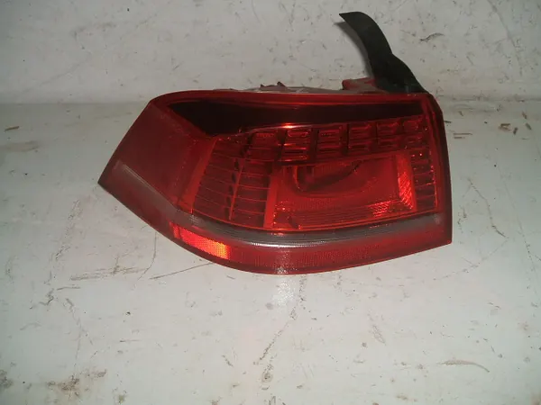 Luz trasera izquierda Passat B7 Sedan Europa 3AE945207B image 2