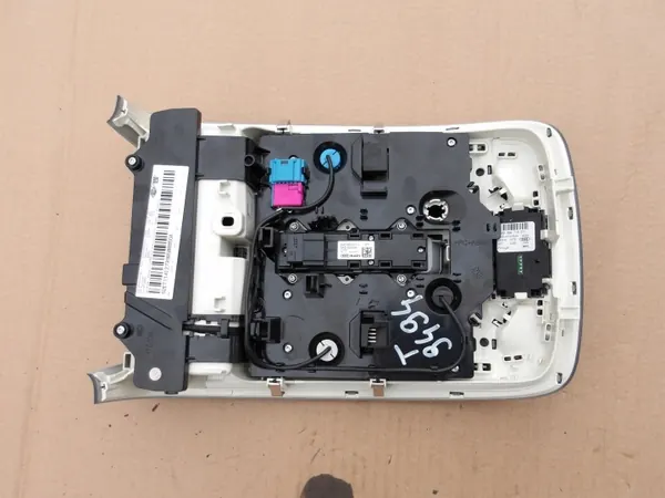 Audi A8 Interieurverlichting OEM 4H0947135R - Gebruikt image 3