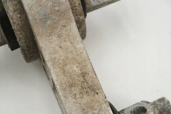 Växellådsfäste OEM ŁAPA PODUSZKA SKRZYNI för Alfa Romeo 159 image 3