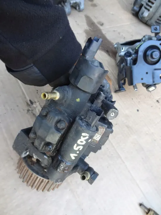 OEM 8200663258 ruiskutuspumppu Renaultille image 3
