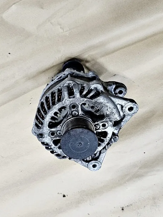 Vaihtovirtageneraattori Renault OE 231004436R image 2