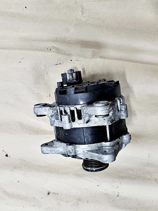 Vaihtovirtageneraattori Renault OE 231004436R image 3