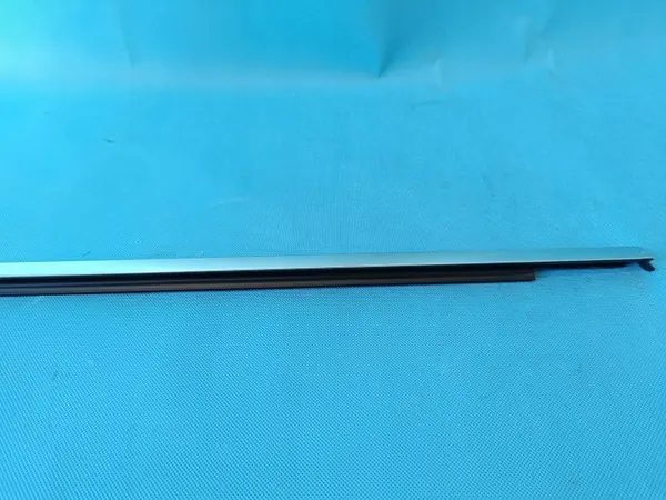 OEM 4KE839476 Audi Q8 e-tron Tira Raspante Derecha Trasera image 3