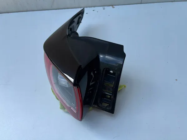 Mazda CX5 Lift Lámpara Trasera Derecha 2022-2024 image 2