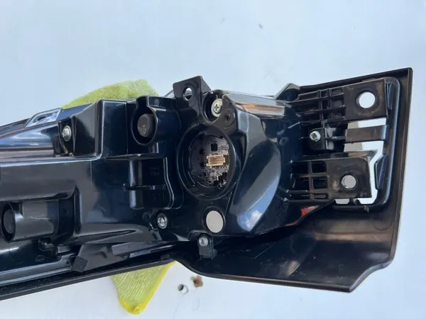 Mazda CX5 Lift Lámpara Trasera Derecha 2022-2024 image 6