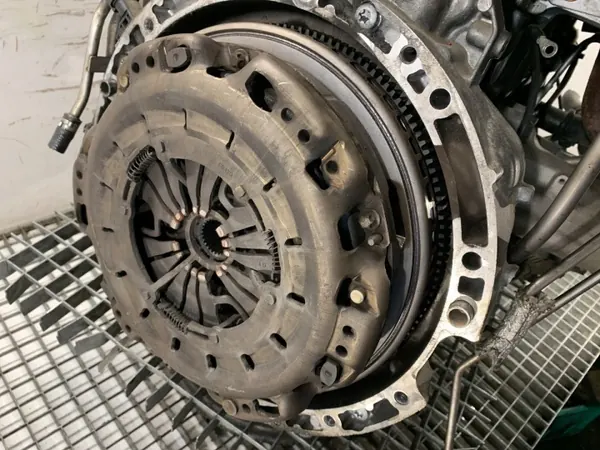 Mercedes 2.1L Dieselmotor OEM 651925 136PK image 9