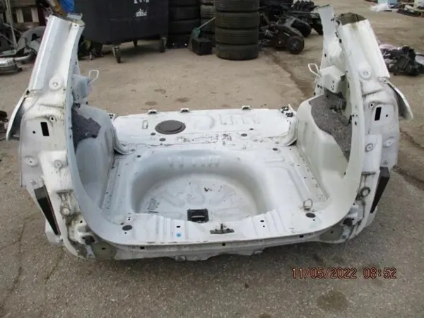 OEM PEUGEOT 2008 takalattiatavaratila bensiini image 2