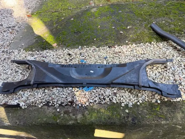 BMW X1 E84 Innenraumfilter-Abdeckung OEM 6987498 image 2