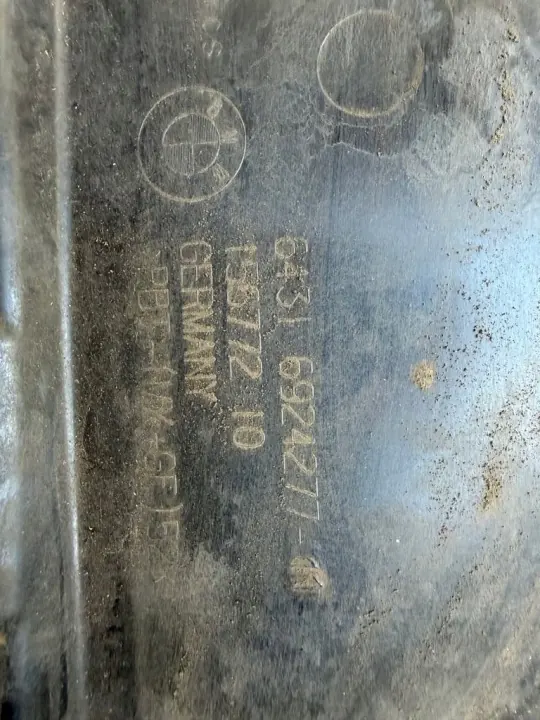 BMW X1 E84 Innenraumfilter-Abdeckung OEM 6987498 image 3