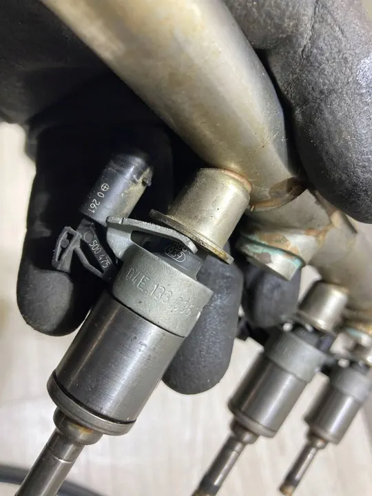 Kraftstoffrail Einspritzdüsen Set 04C133320F Skoda Octavia Mk3 image 2